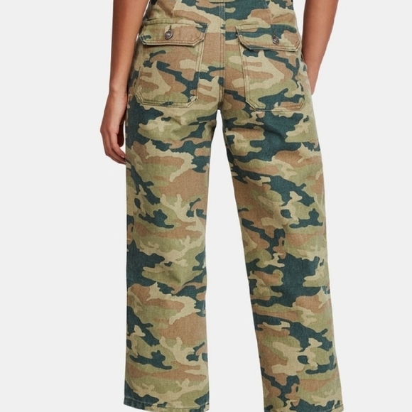 Free People We The Free Remy Camo Print
Cropped Pants - Picture 2 of 7
